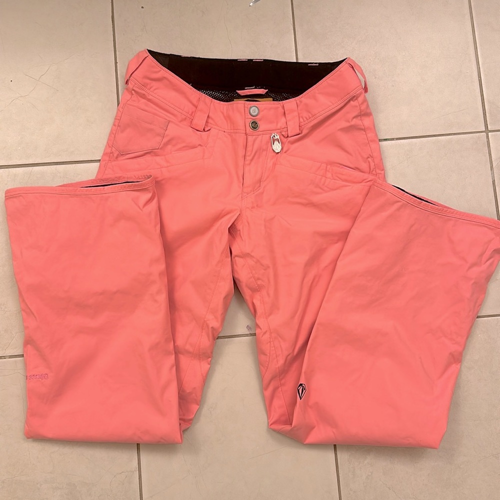 VOLCOM PINK SNOW PANTS!